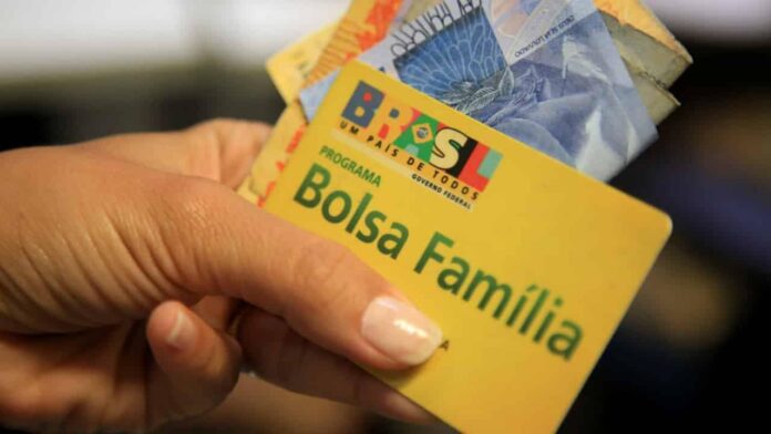 Deputado propõe que usuários do Bolsa Família façam este curso